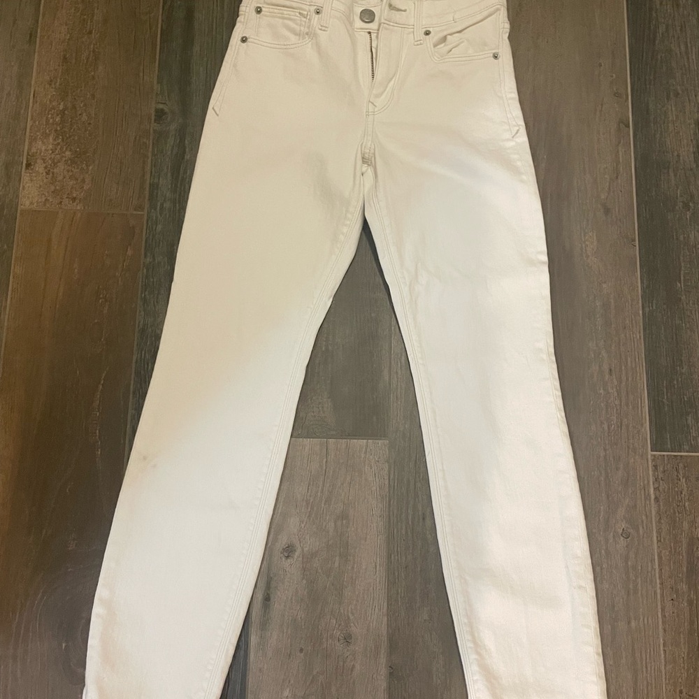 Express Skinny Mid Rise White Jeans. Size 0 Short. NWOT.
